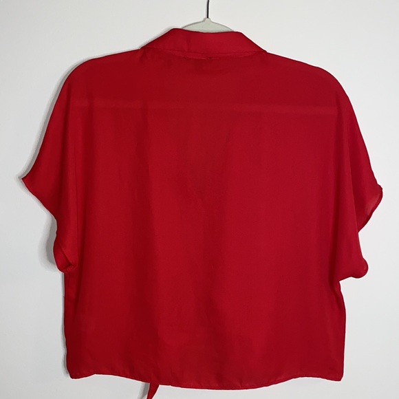 Shinestar red front tie crop top - Picture 4 of 5